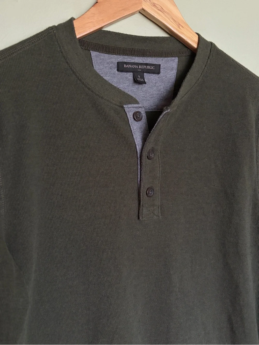 Banana Republic Men’s Olive Green Long-Sleeve Henley Shirt Size S Preppy Layers